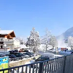 Next To The Lift Ph بريكسن ام تاله
